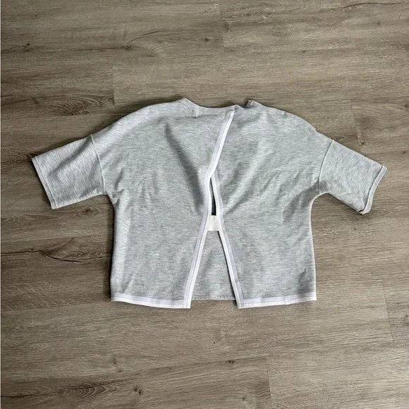 Lululemon Women’s Workout Top - Picture 4 of 6